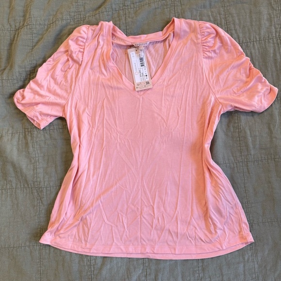 NWT ESQUALO | women's small Soft Peach V-Neck short sleeves shirt - Picture 2 of 6